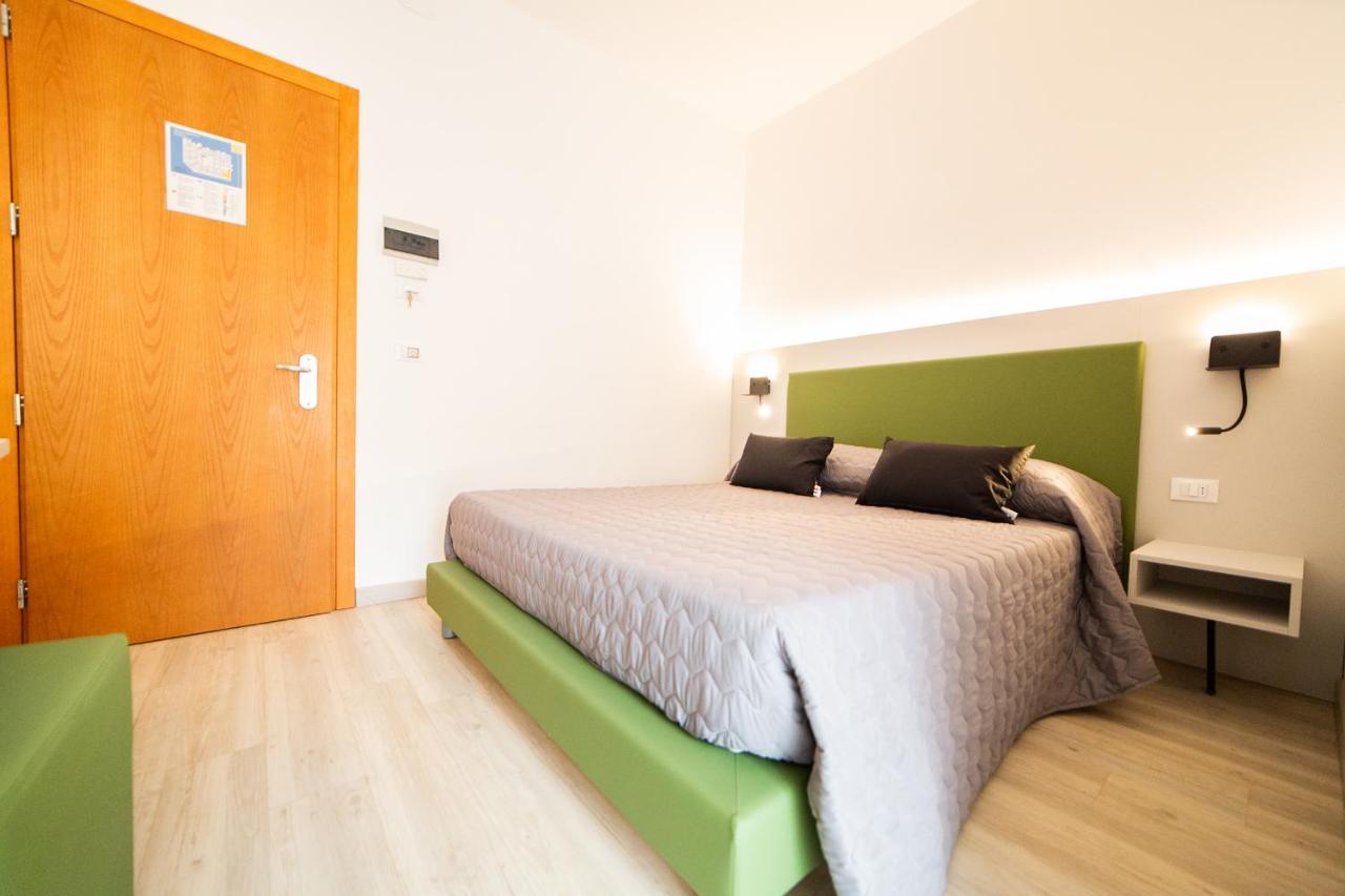 קאורלה Hotel All'Orologio 3 Stelle Superior מראה חיצוני תמונה