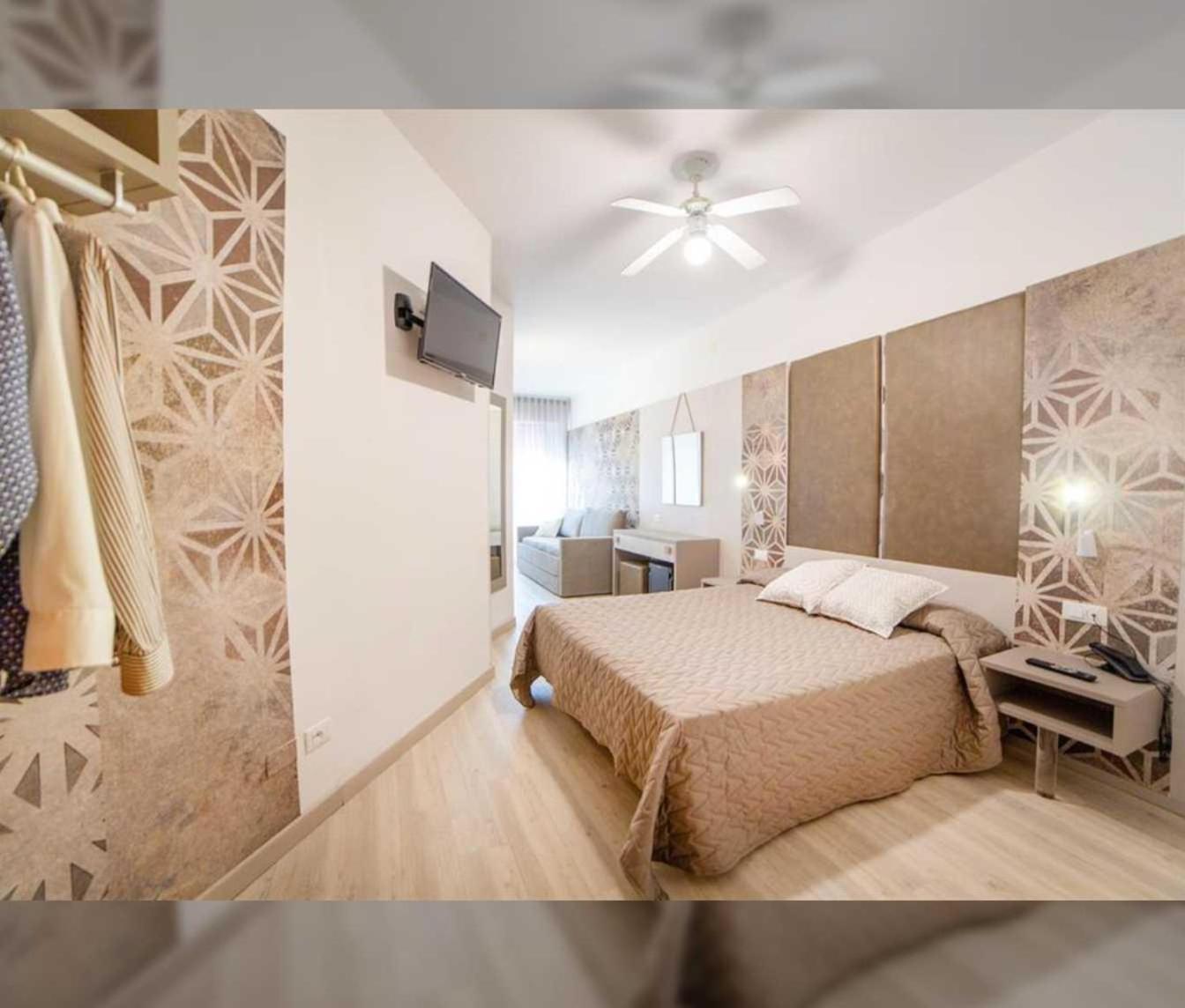 קאורלה Hotel All'Orologio 3 Stelle Superior מראה חיצוני תמונה